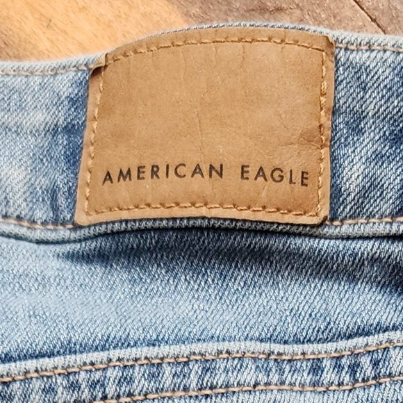 American Eagle Outfitters Light Wash "Mom Jean" Size 0 - Picture 16 of 16